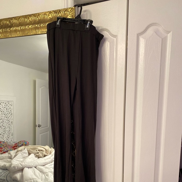 SHEIN pants with a scrunchy butt - Picture 2 of 3